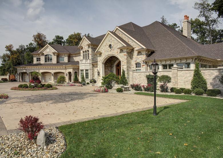 Architectural photo of the exterior of a residence.