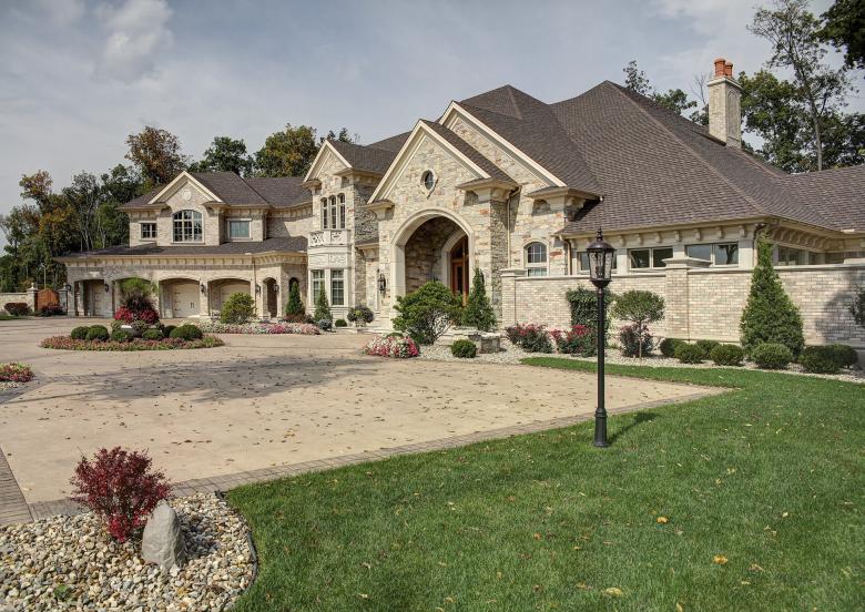 Architectural photo of the exterior of a residence.